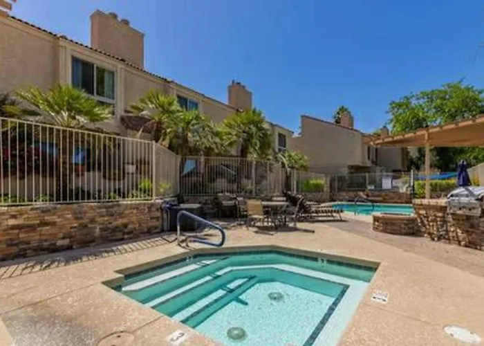 Apartment With Golf Course & Camelback Mountain Views *