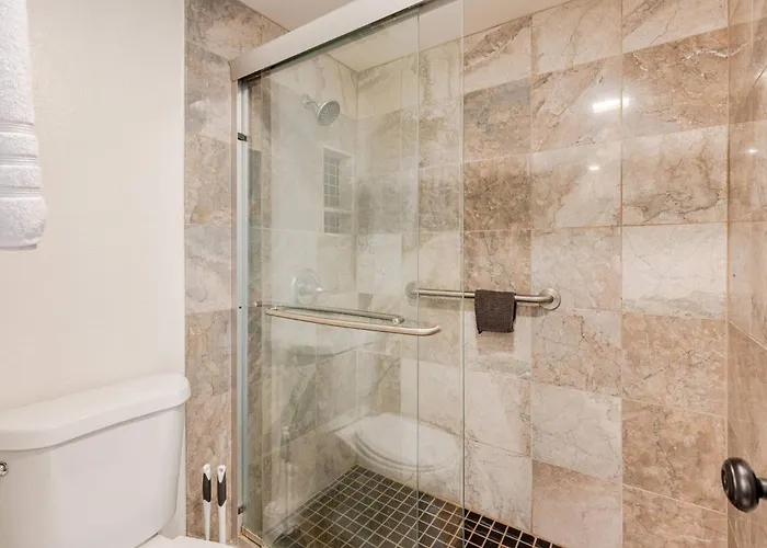 With Golf Course & Camelback Mountain Views Apartment
