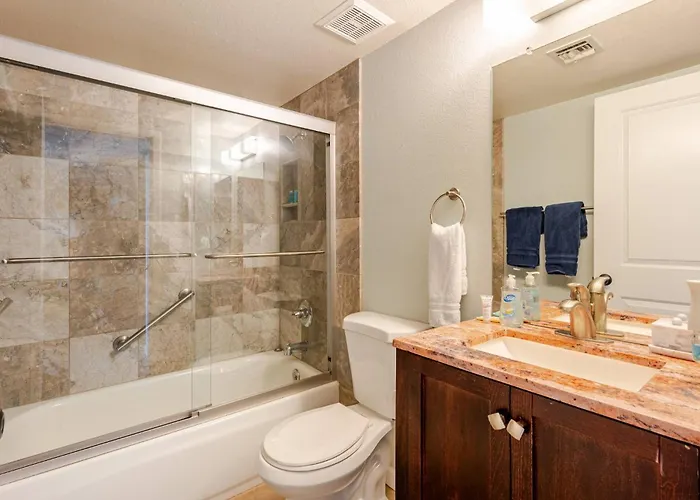 Apartment With Golf Course & Camelback Mountain Views