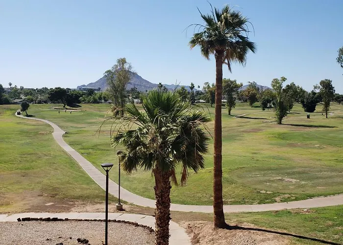 Apartment With Golf Course & Camelback Mountain Views *