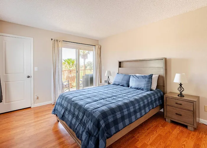 With Golf Course & Camelback Mountain Views Apartment *