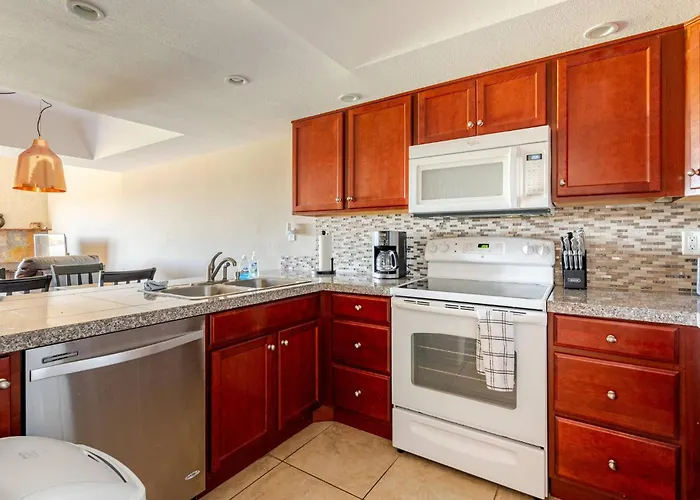 Apartment With Golf Course & Camelback Mountain Views