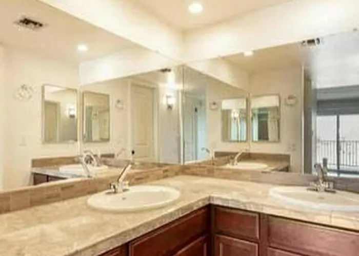 Apartment With Golf Course & Camelback Mountain Views *